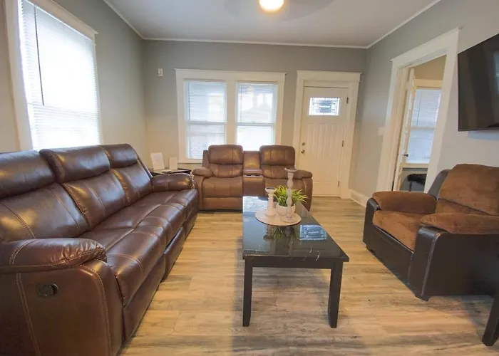 Large 6Br, 2 Bath In Niagara Falls