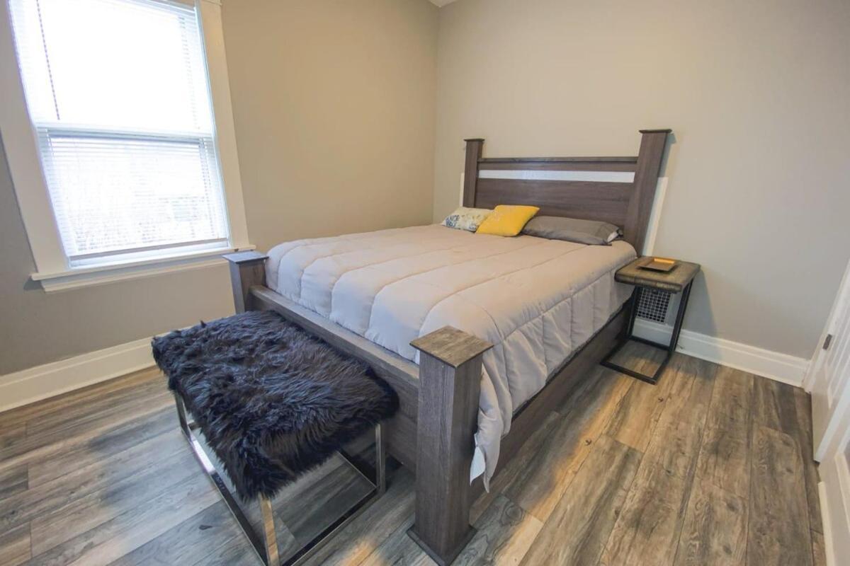 Large 6br, 2 Bath In *