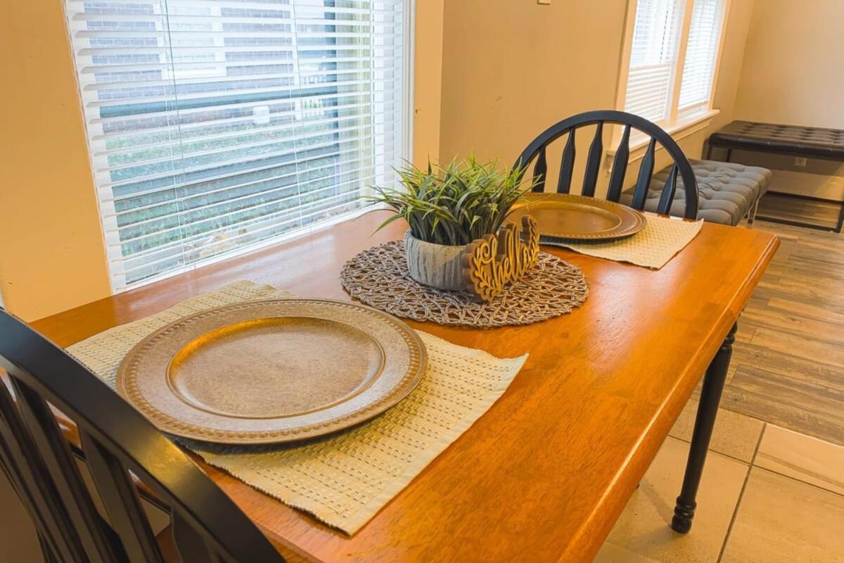 Large 6br, 2 Bath In Holiday home *