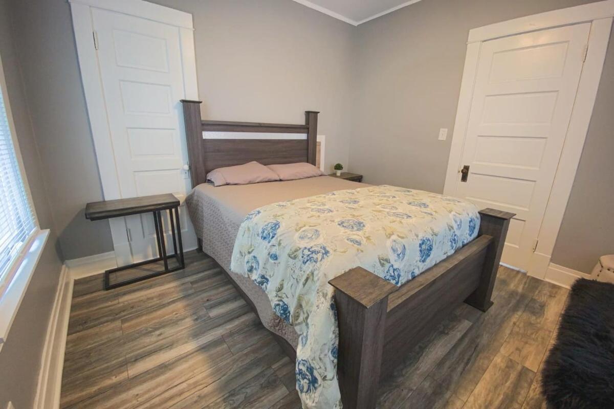 Large 6br, 2 Bath In * Niagara Falls